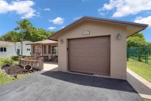 8107 NW 93rd Ter, Tamarac, FL 33321 - MLS#F10513699