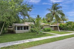618 NE 35th St, Oakland Park, FL 33334 Sold 08/26/25