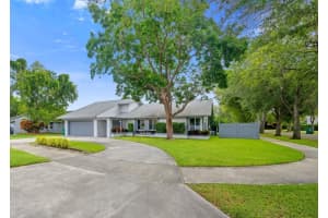 10115 E Calusa Club Dr, Miami