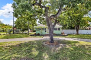 803 NE 3RD AVE, Pompano Beach, FL 33060 - MLS#F10514058