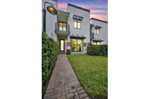 1402 SW 4th Ave 1402, Fort Lauderdale, FL 33315 - MLS#F10514070