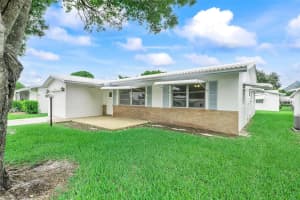 8961 Nw 12th St, Plantation