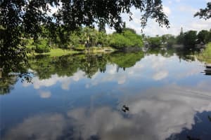 301 NW 38th St, Deerfield Beach, FL 33064 Sold 09/25/25