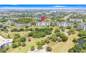 575 Oaks Ln 403 Pompano Beach, FL 33069 - Off Market