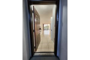 212 Lake Point Dr 211, Oakland Park, FL 33309 - MLS#F10514260