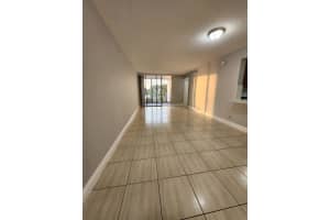 212 Lake Point Dr 211, Oakland Park, FL 33309 - MLS#F10514260
