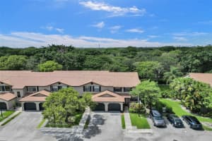9117 Vineyard Lake Dr, Plantation