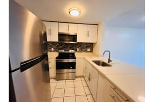 2800 Nw 56th Ave D104, Lauderhill
