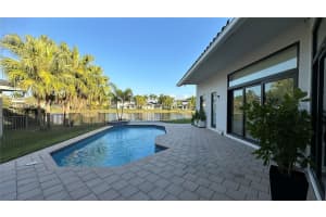 2550 Jardin Ter, Weston