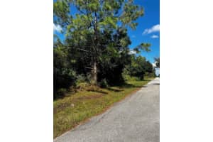 1221 Hamilton Avenue, Lehigh Acres, FL 33972 - MLS#F10514405