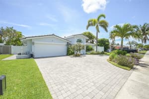 340 SE 5th Ave, Pompano Beach, FL 33060 Sold 10/31/25