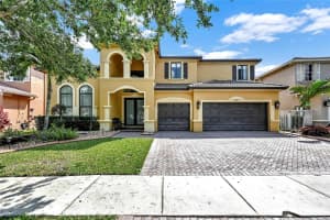 3872 W Hibiscus St, Weston