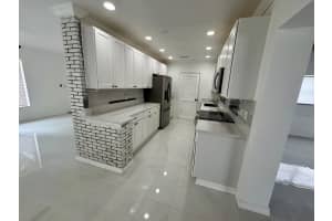 1079 W Country Club Cir, Plantation, FL 33317 - MLS#F10514499