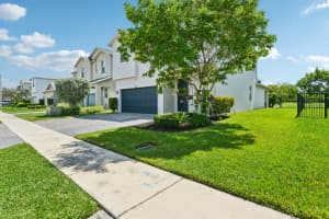 1910 Harding St, Lake Worth Beach, FL 33460 - MLS#F10514522