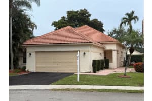 2687 Oak Park Cir, Davie
