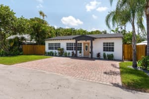 739 NE 17th Rd, Fort Lauderdale, FL 33304 - MLS#F10514580
