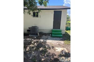 648 W 10th St, Riviera Beach, FL 33404 - MLS#F10514710