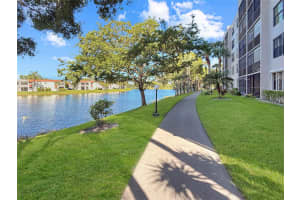 901 Colony Point Circle 116, Pembroke Pines