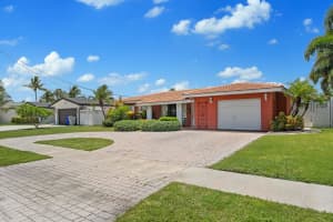 411 SE 2nd Ave, Pompano Beach, FL 33060 - MLS#F10515121