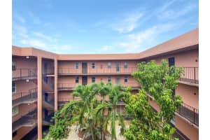 2841 Somerset Dr 400, Lauderdale Lakes, FL 33311 - MLS#F10515157