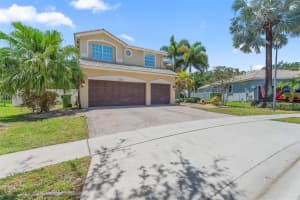 13702 Nw 10th Ct, Pembroke Pines