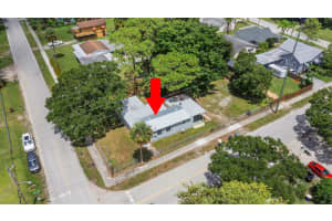1824 S 29th St, Fort Pierce, FL 34947 - MLS#F10515323