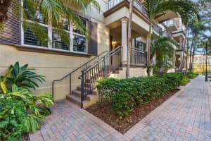 2633 NE 14th Ave 103, Wilton Manors, FL 33334 Sold 08/08/25