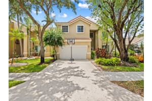 301 Cameron Dr, Weston
