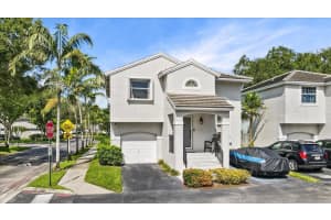 9831 Nw 2nd St, Plantation