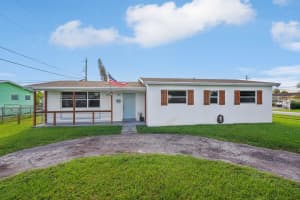 201 N 66th Ter, Hollywood, FL 33024 Sold 08/29/25