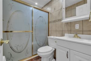 1050 SW 11th St 1L, Hallandale Beach, FL 33009 - MLS#F10515880
