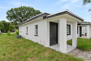606 S 13th St 1, Fort Pierce, FL 34950 - MLS#F10515913