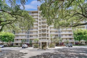 3520 Oaks Way 204, Pompano Beach, FL 33069 Sold 10/15/25