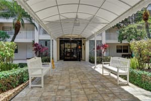 3520 Oaks Way 204, Pompano Beach, FL 33069 Sold 10/15/25