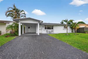 8821 Nw 11th Ct, Pembroke Pines