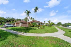 4300 NW 7th Ct, Plantation, FL 33317 - MLS#F10516016