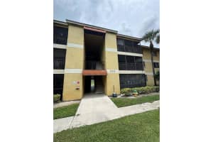 3013 N Oakland Forest Dr 106, Oakland Park