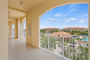 14 Harbour Isle Dr Ph01 Hutchinson Island, FL 34949 - Off Market