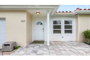 208 S Riverside Dr, Pompano Beach, FL 33062 - MLS#F10516095