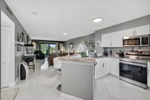 2334 S Cypress Bend Dr 511, Pompano Beach, FL 33069 - MLS#F10516111