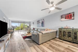 535 Oaks Dr 404, Pompano Beach