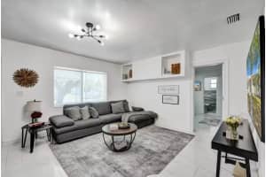 2001 Washington St, Hollywood, FL 33020 - MLS#F10516138