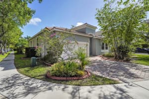 16714 SW 10th St, Pembroke Pines, FL 33027 - MLS#F10516156