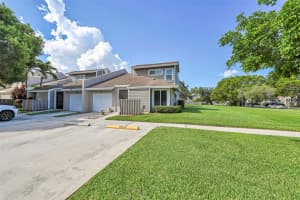 601 Woodgate Ln E, Sunrise, FL 33326 Sold 10/08/25