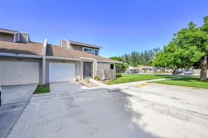601 Woodgate Ln E, Sunrise, FL 33326 - MLS#F10516190