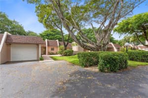 3753 Oaks Clubhouse Dr 3753, Pompano Beach, FL 33069 Sold 10/06/25