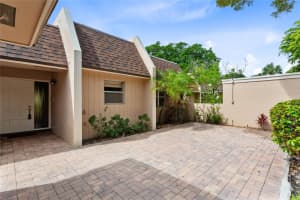 3753 Oaks Clubhouse Dr 3753, Pompano Beach, FL 33069 Sold 10/06/25