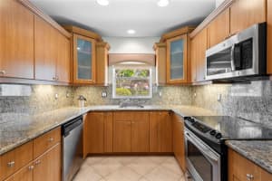 3753 Oaks Clubhouse Dr 3753, Pompano Beach, FL 33069 Sold 10/06/25