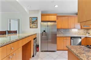3753 Oaks Clubhouse Dr 3753, Pompano Beach, FL 33069 Sold 10/06/25