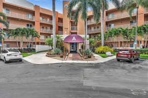 7715 Yardley Dr 104, Fort Lauderdale, FL 33321 Sold 10/31/25